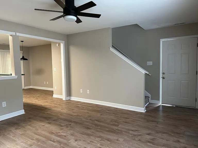 111B Laura Ln — Photo 5