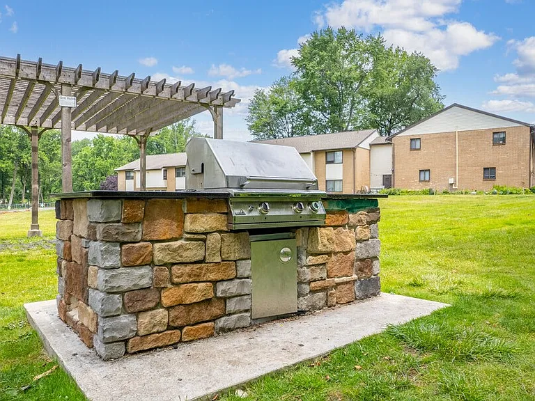 The Glen at Bucks Apartments and Townhomes — Photo 6