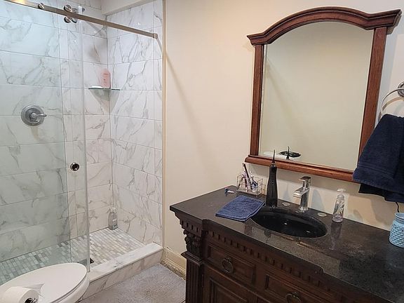 3rd image of 704 S Washington Sq #Ll-2