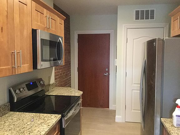 2nd image of 406 Spruce St APT 3