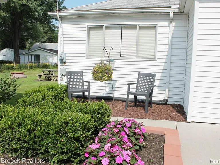 4024 W Webster Rd — Photo 28