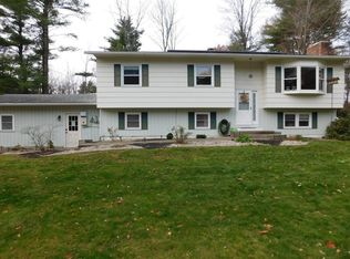 16 Lamplite Ln, Williston, VT 05495