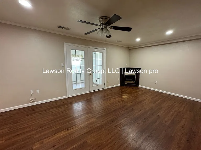 107 Oxford Sq — Photo 7