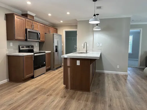 292 Lake Enola Cir #107, Umatilla, FL 32784