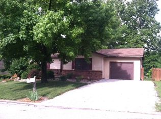 216 Glenlake Dr, Glen Carbon, IL 62034