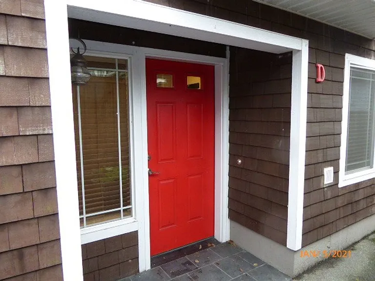 6415 9th Ave NE #D — Photo 2