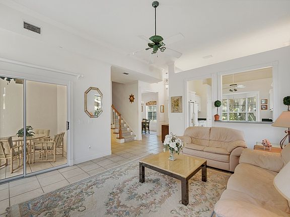 3rd image of 929 Turtle Cove Ln