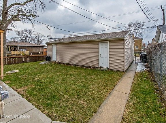 3rd image of 6040 S Knox Ave