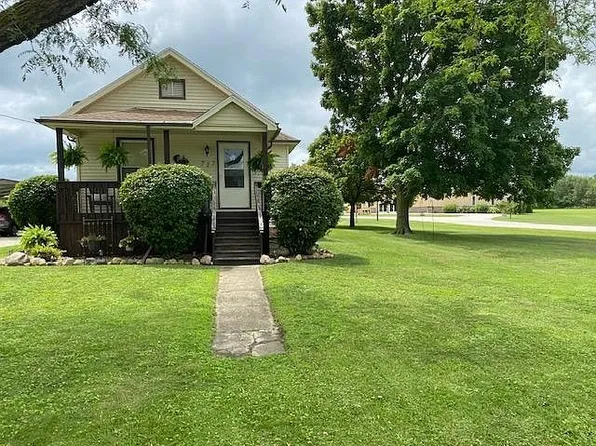 717 W Seminary Ave, Onarga, IL 60955