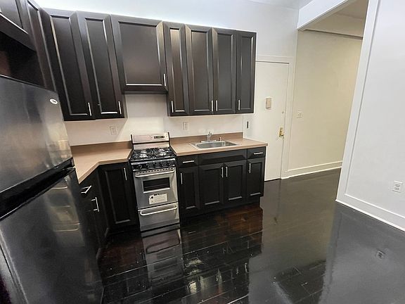 3rd image of 355 W 47th St APT 1FE