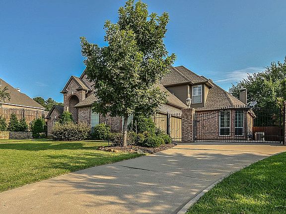 4th image of 2604 Twelve Oaks Ln