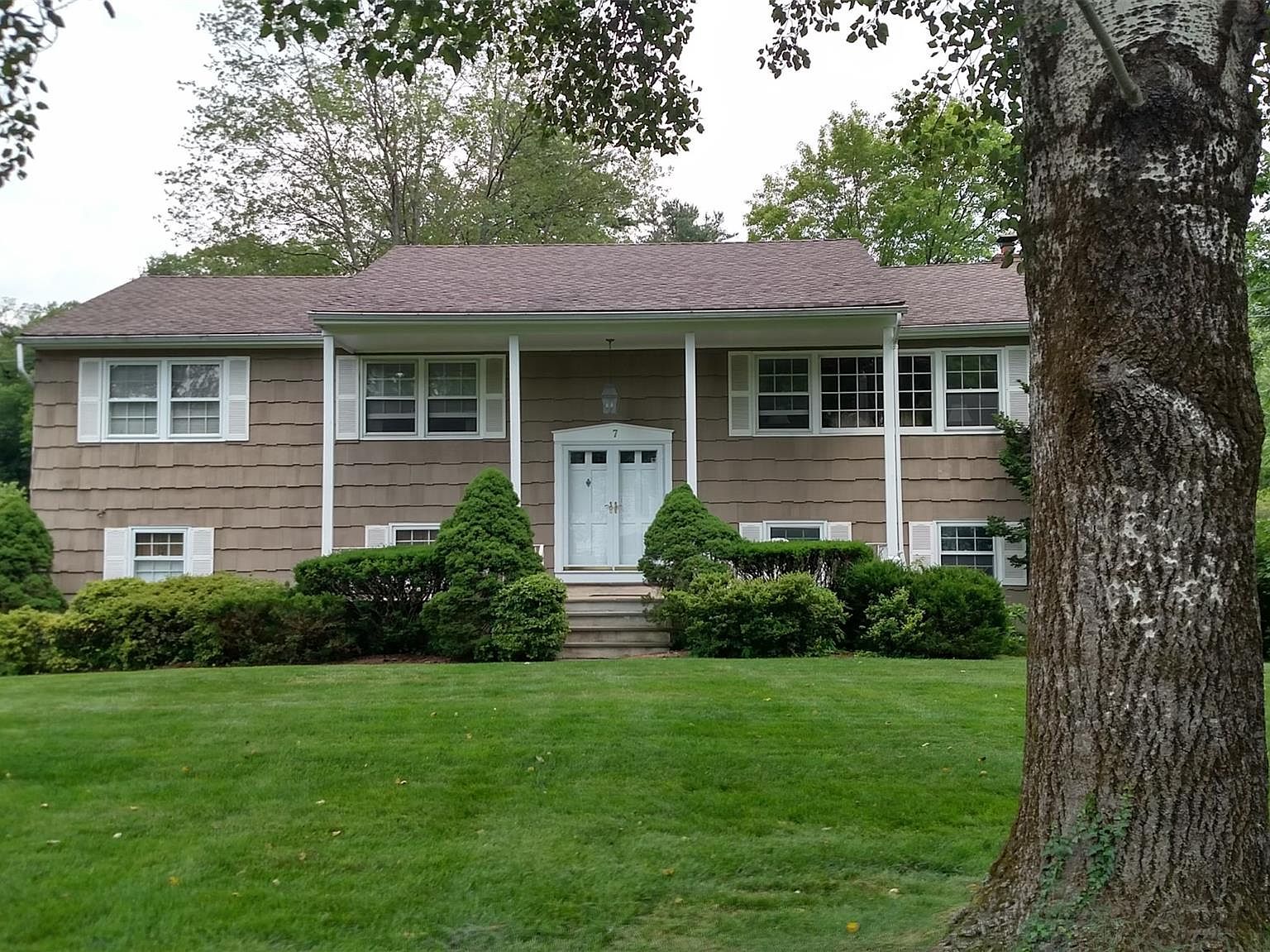 7 Oak Hill Road, Chappaqua, NY 10514 | Zillow