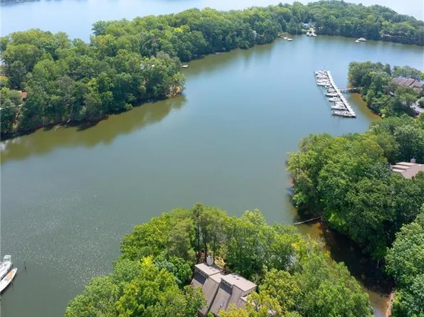 58 Villa Ridge Dr, Hartfield, VA 23071