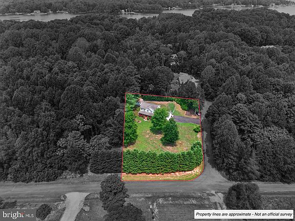 3rd image of 33 Bogey Ln