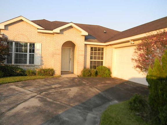 3rd image of 5 Larkspur Ln
