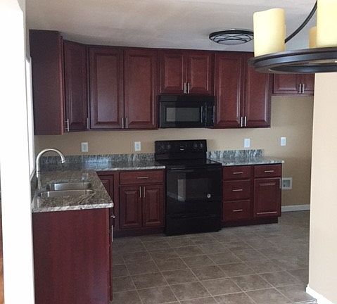 2nd image of 502 Mansfield Dr