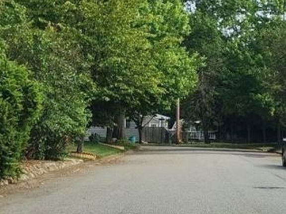 Exterior Neighborhood (street photo)