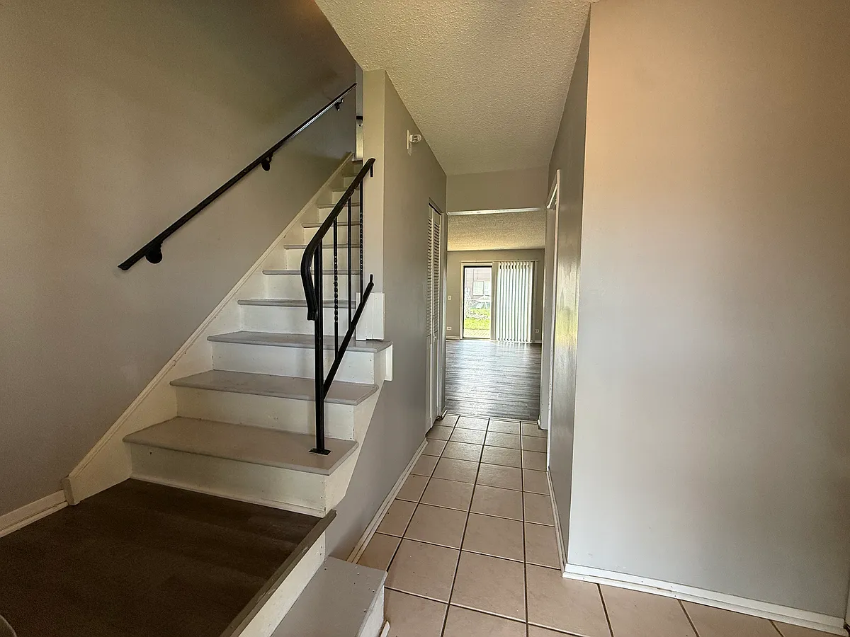 Building Photo - 4564 Whitney Dr