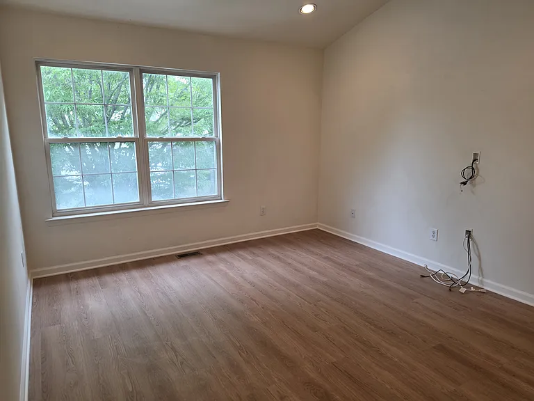 303 Harvest Ln — Photo 18