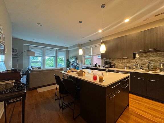 4th image of 2527 W Fullerton Ave Unit 2