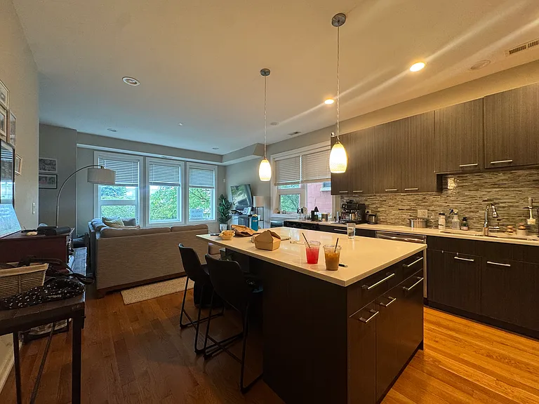 2527 W Fullerton Ave #2 — Photo 4