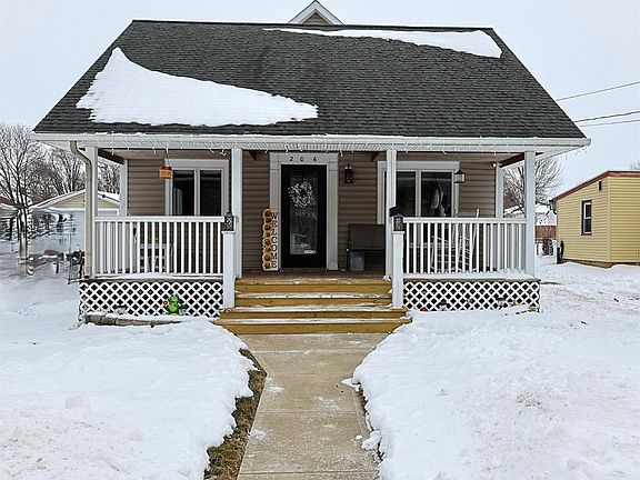 2nd image of 206 Wood St