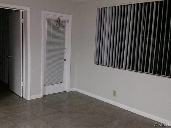3rd image of 700 Executive Center Dr APT 33