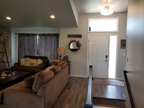 3rd image of 1268 Goldenwood Dr