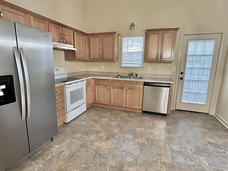 596 Ashley Glen Cir W — Photo 8