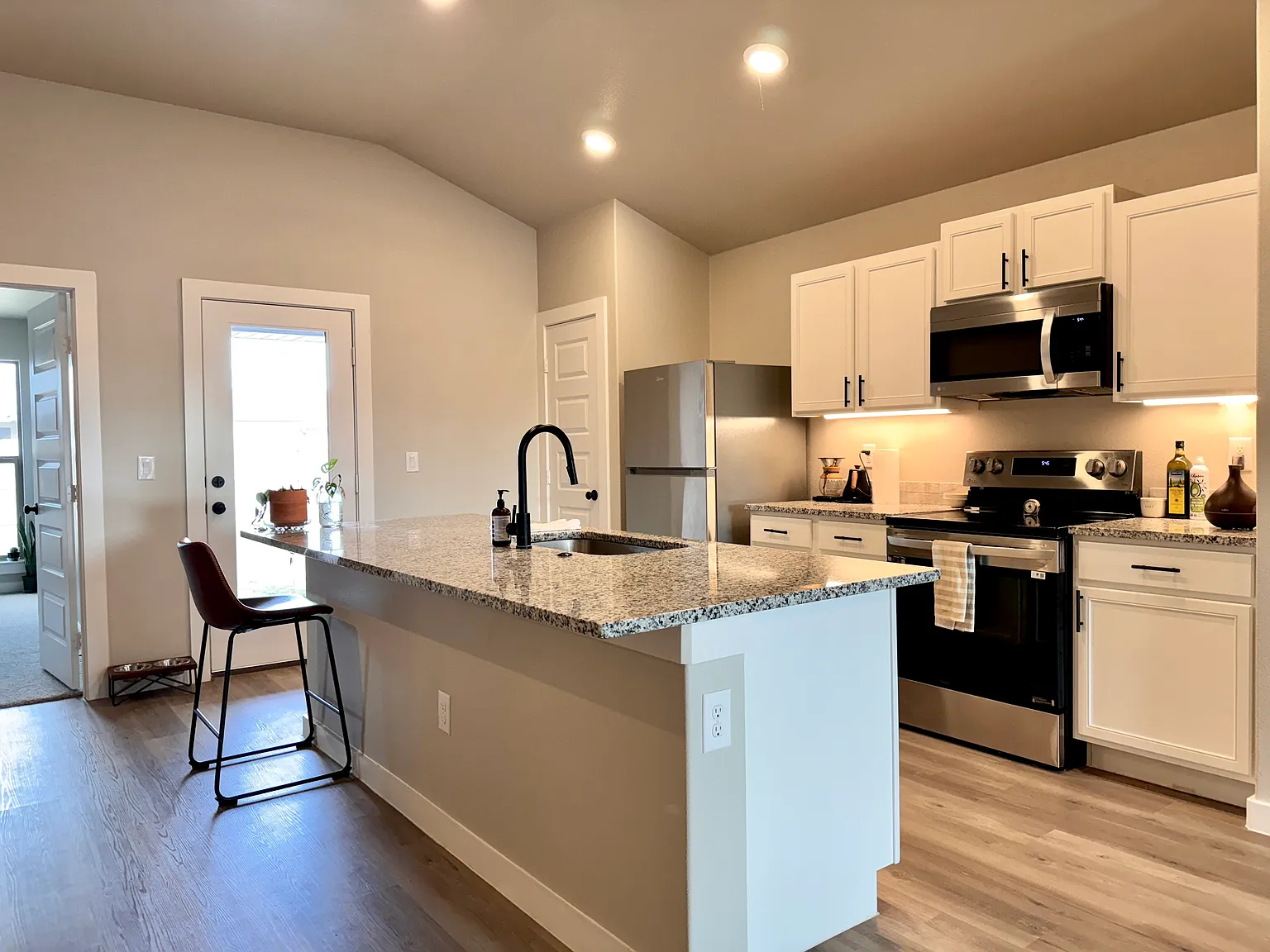 3 bed, 1450 sqft, $1,725 — Photo 4