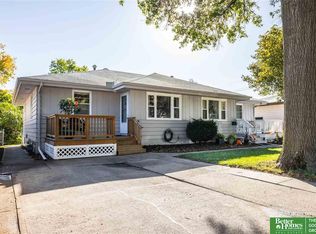 607 S Jefferson St, Papillion, NE 68046