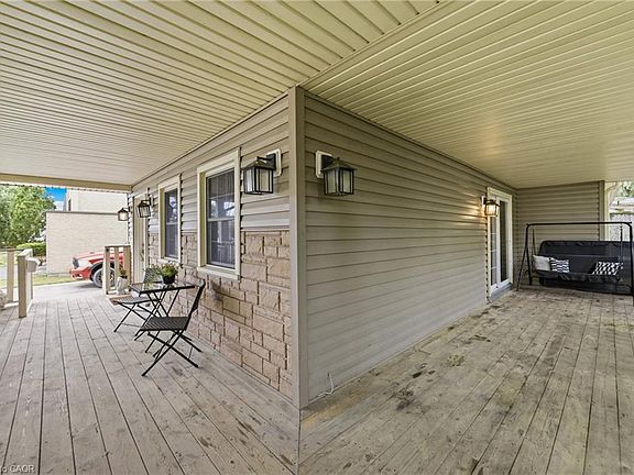 2nd image of 509 Lock St W