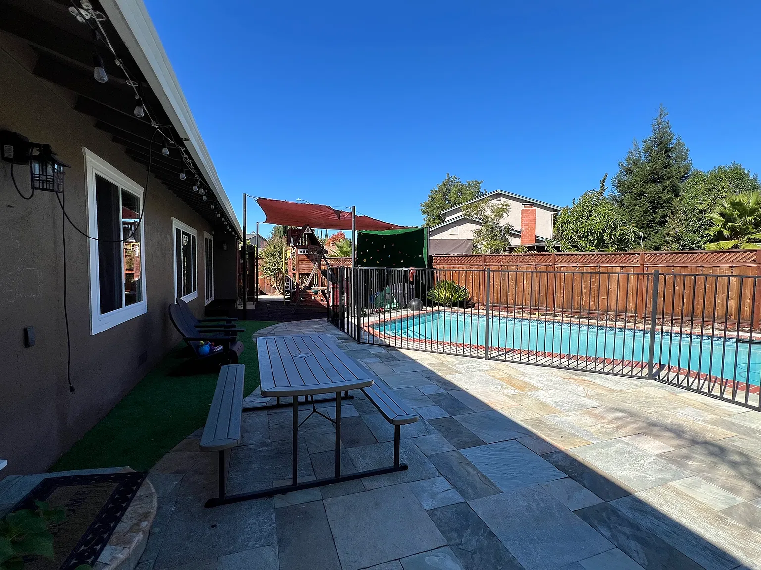 4 bed, 1837 sqft, $4,250 — Photo 4
