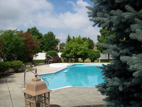 2nd image of 8736 Moss Ct