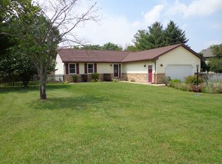 9 Indian Ridge Ln, White Heath, IL 61884