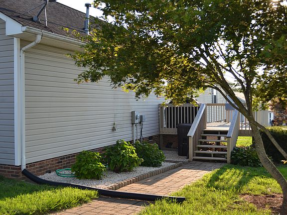 2nd image of 1611 Beverly Ln
