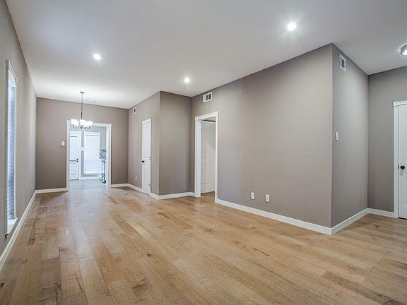 3rd image of 4320 Bellaire Dr S APT 135