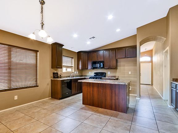 4th image of 17702 W Georgia Dr