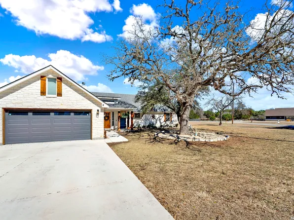 106 Tawny Oak, Bandera, TX 78003