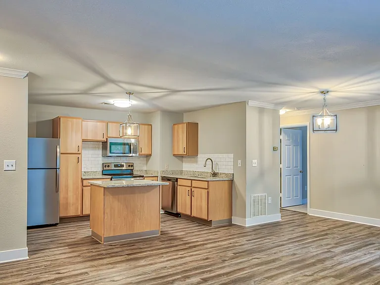 1 Bedroom - 1 Bed / 1 Bath - 750 Sq.Ft.