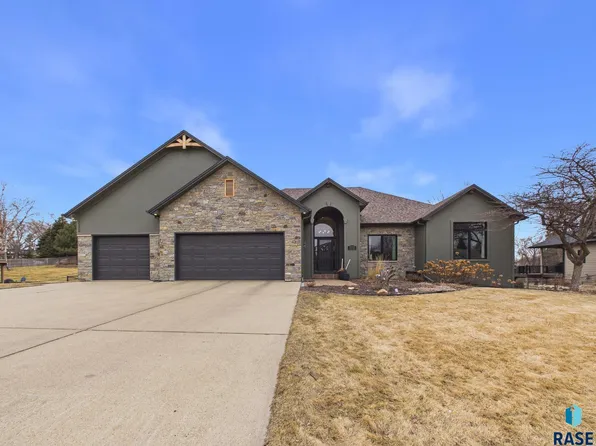112 W Saint Andrews Dr, Sioux Falls, SD 57108