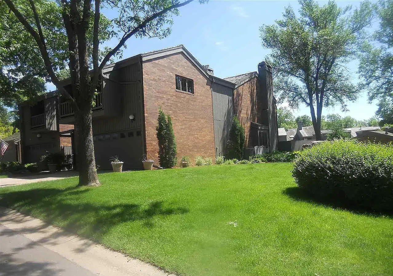 3 bed, 3.5 bath, 4112 sqft, $3,000 — Photo 2