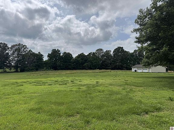 4th image of 25 Martha Ln