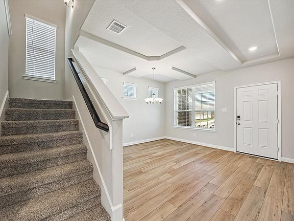 5th image of 906 Barstow Dr