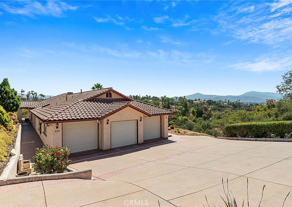 1st image of 228 Vista Grande Gln