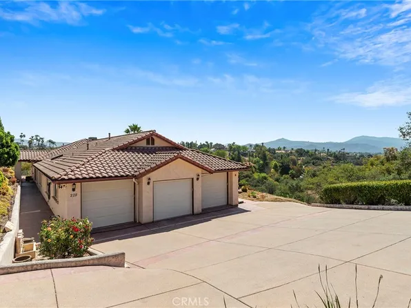 228 Vista Grande Gln, Escondido, CA 92025