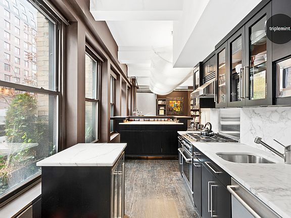 4th image of 315 W 36th St APT 12A
