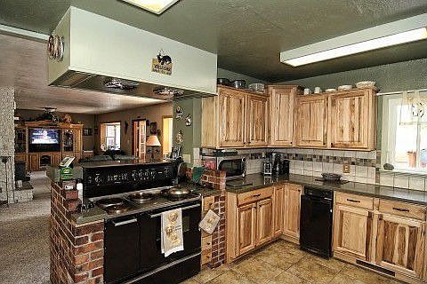 Spacious Kitchen w/Pantry