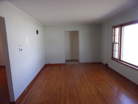 5th image of 130 W Murphy St