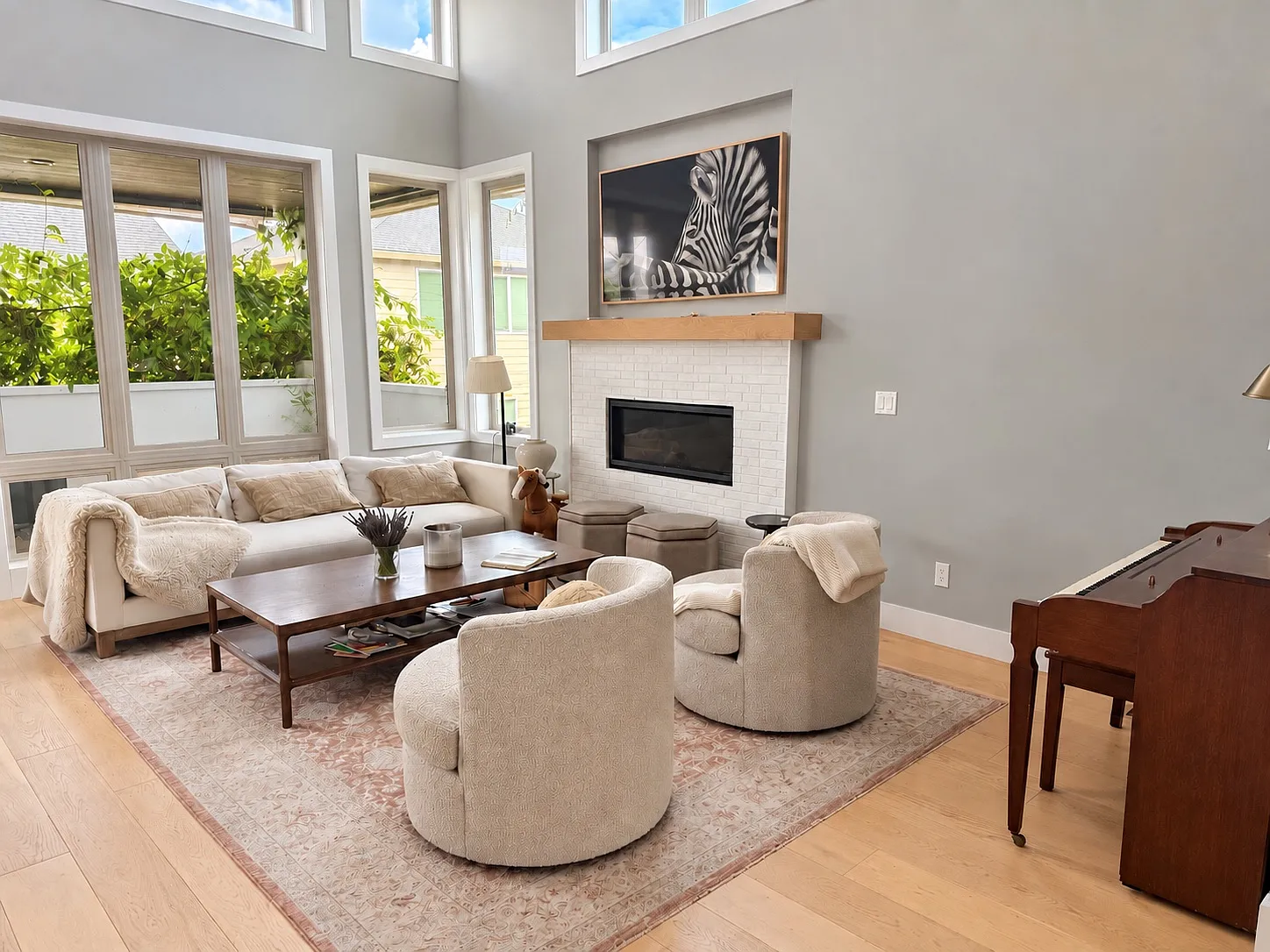 2 bed, 2.5 bath, 1900 sqft, $3,300 — Photo 2